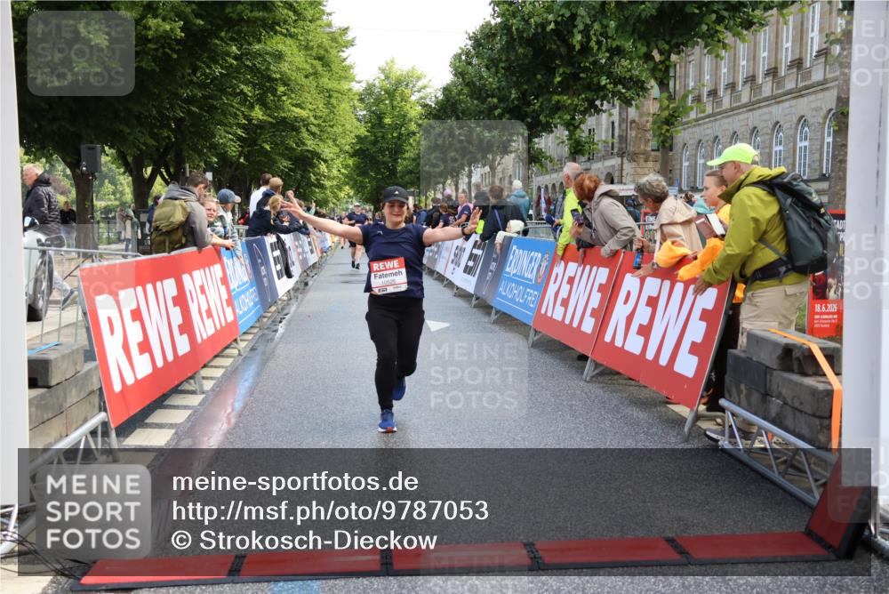 14.06.2026 - REWE Women's Run Strokosch-Dieckow http://msf.ph/oto/9787053 14.06.2026 10:12:36 Ziel 10525 meine-sportfotos.de