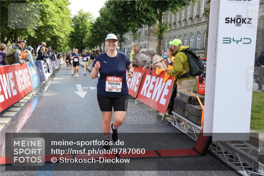 14.06.2026 - REWE Women's Run Strokosch-Dieckow http://msf.ph/oto/9787060 14.06.2026 10:12:43 Ziel 10516, 10525, 10595, 10818, 11241 meine-sportfotos.de