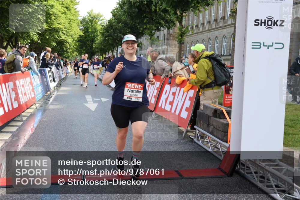 14.06.2026 - REWE Women's Run Strokosch-Dieckow http://msf.ph/oto/9787061 14.06.2026 10:12:43 Ziel 10516, 10525, 10595, 10818, 11241 meine-sportfotos.de