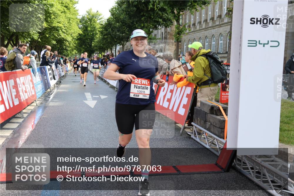 14.06.2026 - REWE Women's Run Strokosch-Dieckow http://msf.ph/oto/9787063 14.06.2026 10:12:43 Ziel 10516, 10525, 10595, 10818, 11241 meine-sportfotos.de