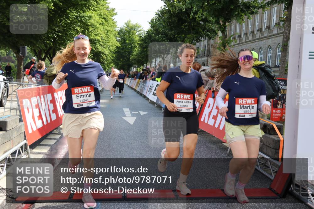 14.06.2026 - REWE Women's Run Strokosch-Dieckow http://msf.ph/oto/9787071 14.06.2026 10:12:48 Ziel 10516, 10595, 10818, 11241 meine-sportfotos.de
