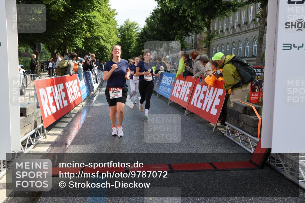 14.06.2026 - REWE Women's Run Strokosch-Dieckow http://msf.ph/oto/9787072 14.06.2026 10:12:53 Ziel 10564, 10595, 10818, 11241, 11258, 11419 meine-sportfotos.de