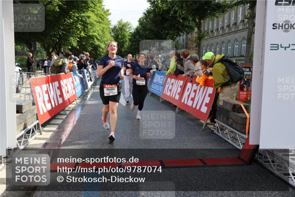 14.06.2026 - REWE Women's Run Strokosch-Dieckow http://msf.ph/oto/9787074 14.06.2026 10:12:53 Ziel 10564, 10595, 10818, 11241, 11258, 11419 meine-sportfotos.de