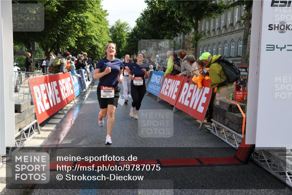 14.06.2026 - REWE Women's Run Strokosch-Dieckow http://msf.ph/oto/9787075 14.06.2026 10:12:53 Ziel 10564, 10595, 10818, 11241, 11258, 11419 meine-sportfotos.de