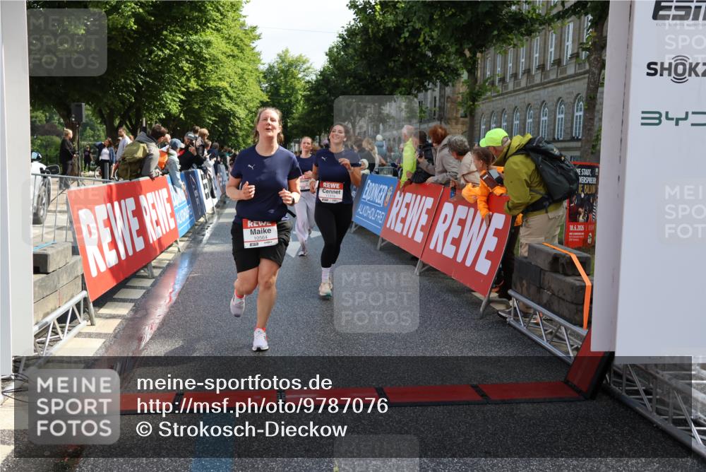 14.06.2026 - REWE Women's Run Strokosch-Dieckow http://msf.ph/oto/9787076 14.06.2026 10:12:54 Ziel 10564, 10595, 10818, 11241, 11258, 11419 meine-sportfotos.de