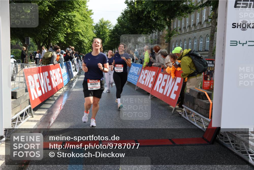 14.06.2026 - REWE Women's Run Strokosch-Dieckow http://msf.ph/oto/9787077 14.06.2026 10:12:54 Ziel 10564, 10595, 10818, 11241, 11258, 11419 meine-sportfotos.de