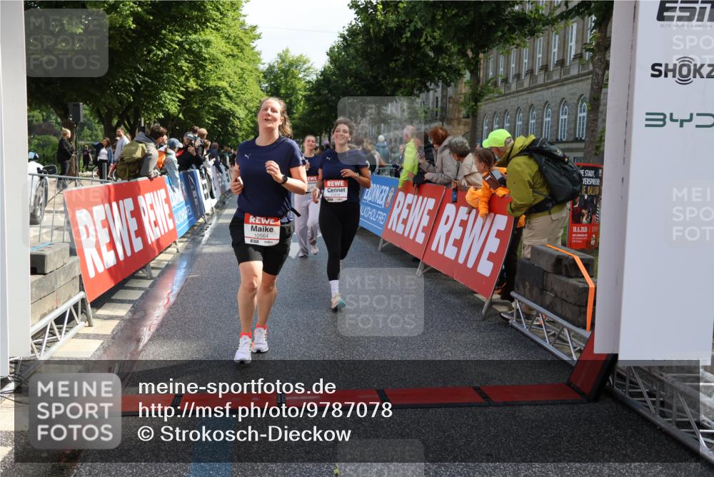 14.06.2026 - REWE Women's Run Strokosch-Dieckow http://msf.ph/oto/9787078 14.06.2026 10:12:54 Ziel 10564, 10595, 10818, 11241, 11258, 11419 meine-sportfotos.de