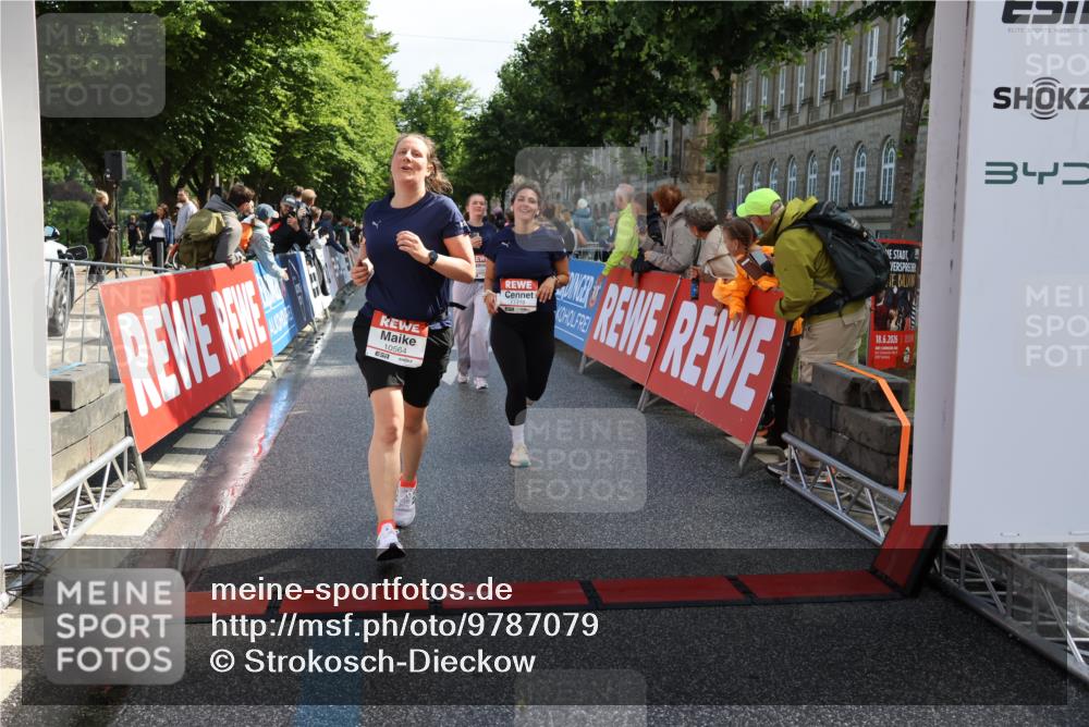 14.06.2026 - REWE Women's Run Strokosch-Dieckow http://msf.ph/oto/9787079 14.06.2026 10:12:54 Ziel 10564, 10595, 10818, 11241, 11258, 11419 meine-sportfotos.de