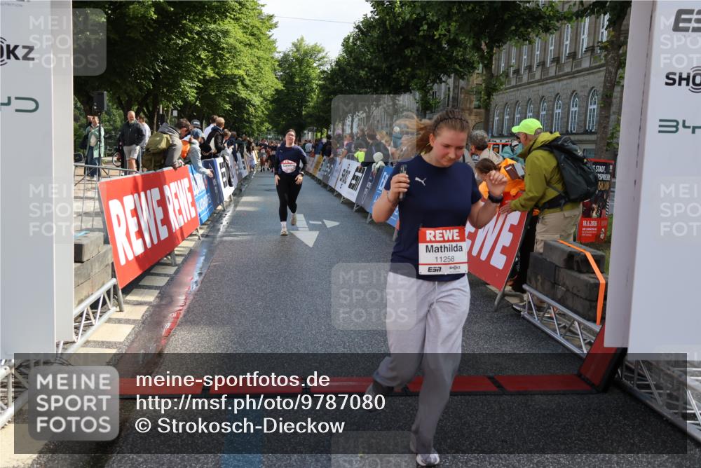 14.06.2026 - REWE Women's Run Strokosch-Dieckow http://msf.ph/oto/9787080 14.06.2026 10:12:56 Ziel 10564, 10916, 11258, 11419 meine-sportfotos.de