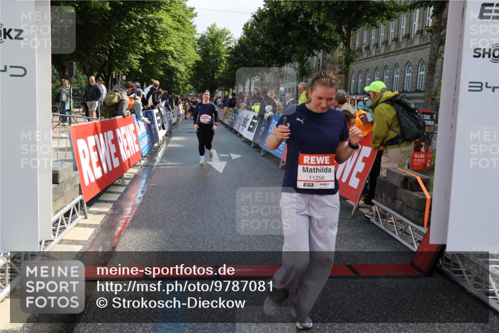 14.06.2026 - REWE Women's Run Strokosch-Dieckow http://msf.ph/oto/9787081 14.06.2026 10:12:56 Ziel 10564, 10916, 11258, 11419 meine-sportfotos.de