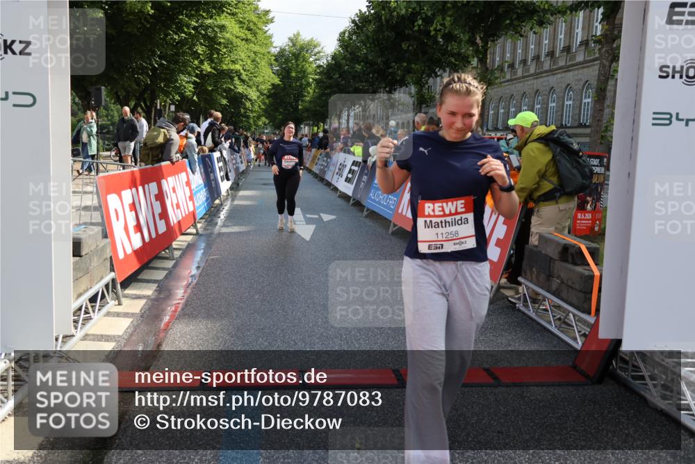 14.06.2026 - REWE Women's Run Strokosch-Dieckow http://msf.ph/oto/9787083 14.06.2026 10:12:56 Ziel 10564, 10916, 11258, 11419 meine-sportfotos.de