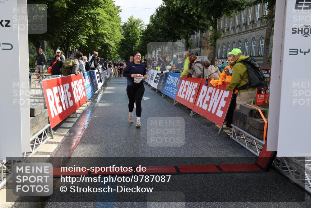 14.06.2026 - REWE Women's Run Strokosch-Dieckow http://msf.ph/oto/9787087 14.06.2026 10:12:58 Ziel 10564, 10587, 10916, 11258, 11419 meine-sportfotos.de