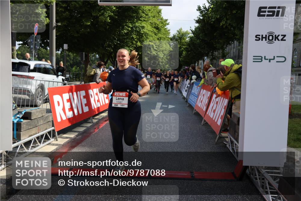 14.06.2026 - REWE Women's Run Strokosch-Dieckow http://msf.ph/oto/9787088 14.06.2026 10:13:02 Ziel 10145, 10146, 10147, 10148, 10564, 10587, 10916, 11258, 11419 meine-sportfotos.de