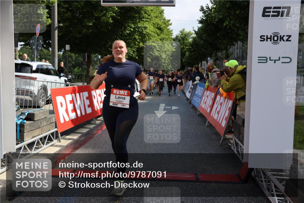 14.06.2026 - REWE Women's Run Strokosch-Dieckow http://msf.ph/oto/9787091 14.06.2026 10:13:02 Ziel 10145, 10146, 10147, 10148, 10564, 10587, 10916, 11258, 11419 meine-sportfotos.de