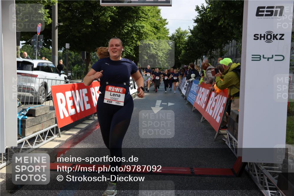 14.06.2026 - REWE Women's Run Strokosch-Dieckow http://msf.ph/oto/9787092 14.06.2026 10:13:02 Ziel 10145, 10146, 10147, 10148, 10564, 10587, 10916, 11258, 11419 meine-sportfotos.de