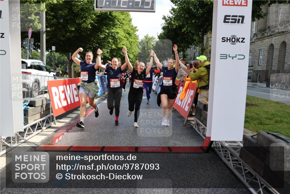14.06.2026 - REWE Women's Run Strokosch-Dieckow http://msf.ph/oto/9787093 14.06.2026 10:13:06 Ziel 10125, 10145, 10146, 10147, 10148, 10408, 10537, 10571, 10587, 10916 meine-sportfotos.de
