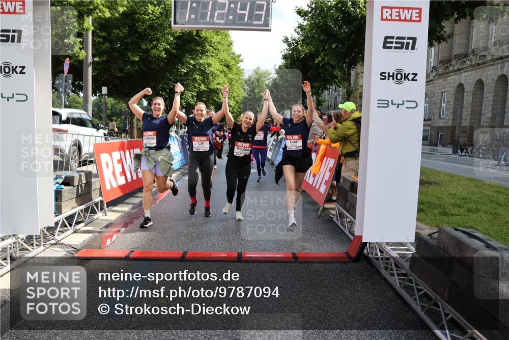 14.06.2026 - REWE Women's Run Strokosch-Dieckow http://msf.ph/oto/9787094 14.06.2026 10:13:06 Ziel 10125, 10145, 10146, 10147, 10148, 10408, 10537, 10571, 10587, 10916 meine-sportfotos.de