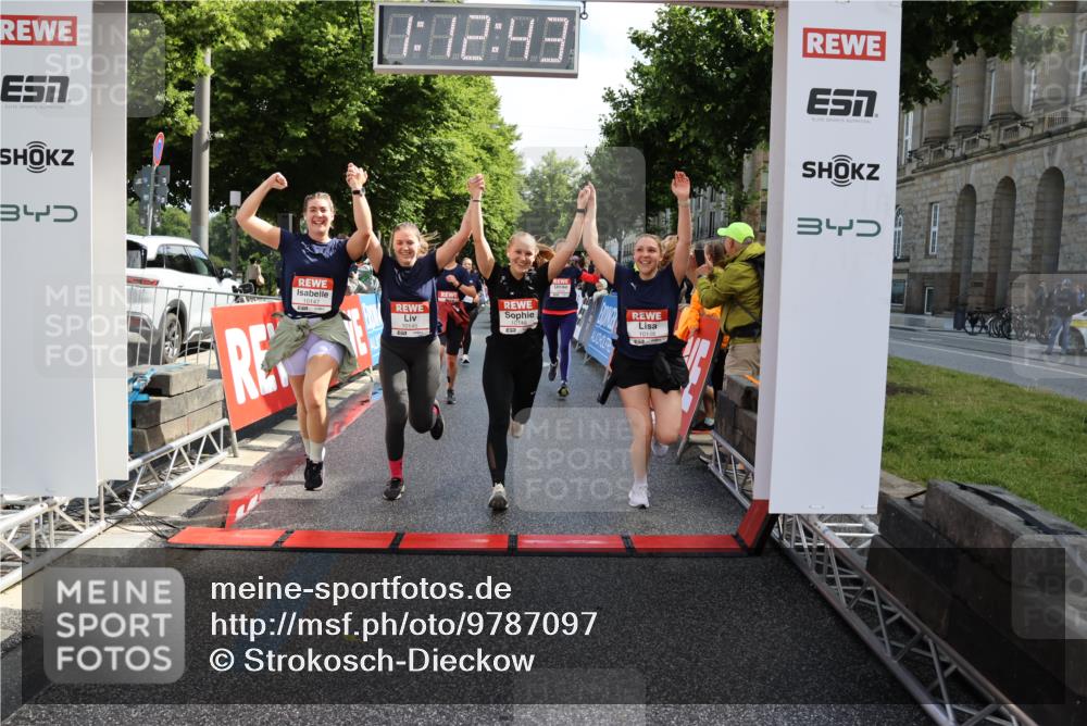 14.06.2026 - REWE Women's Run Strokosch-Dieckow http://msf.ph/oto/9787097 14.06.2026 10:13:06 Ziel 10125, 10145, 10146, 10147, 10148, 10408, 10537, 10571, 10587, 10916 meine-sportfotos.de
