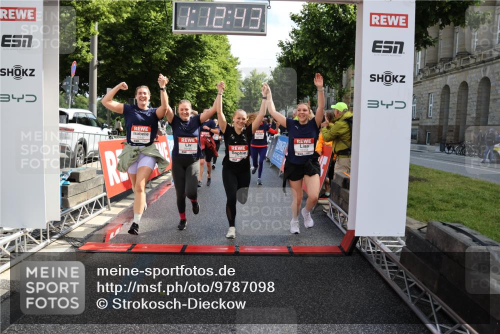 14.06.2026 - REWE Women's Run Strokosch-Dieckow http://msf.ph/oto/9787098 14.06.2026 10:13:06 Ziel 10125, 10145, 10146, 10147, 10148, 10408, 10537, 10571, 10587, 10916 meine-sportfotos.de