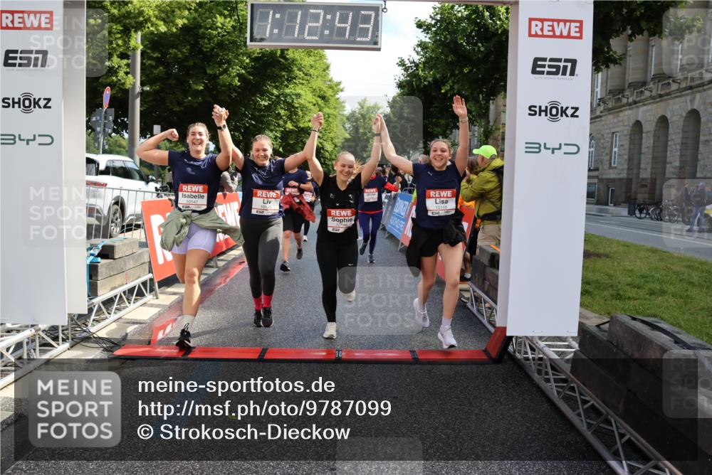 14.06.2026 - REWE Women's Run Strokosch-Dieckow http://msf.ph/oto/9787099 14.06.2026 10:13:06 Ziel 10125, 10145, 10146, 10147, 10148, 10408, 10537, 10571, 10587, 10916 meine-sportfotos.de