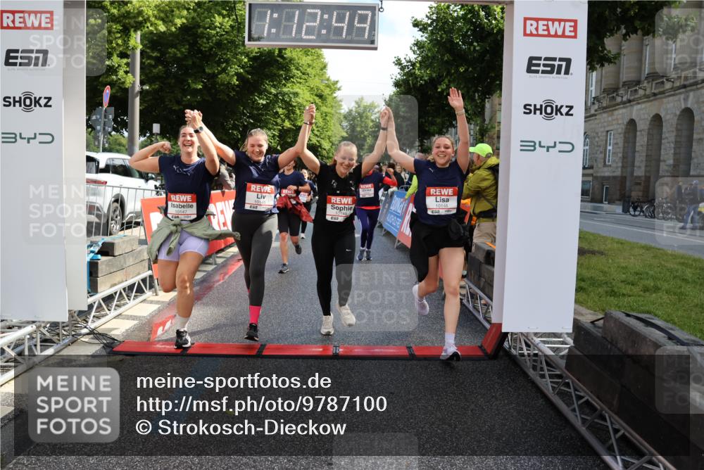 14.06.2026 - REWE Women's Run Strokosch-Dieckow http://msf.ph/oto/9787100 14.06.2026 10:13:06 Ziel 10125, 10145, 10146, 10147, 10148, 10408, 10537, 10571, 10587, 10916 meine-sportfotos.de