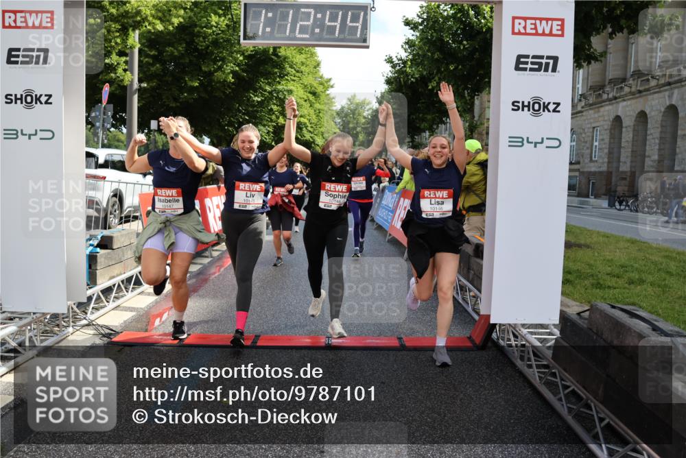 14.06.2026 - REWE Women's Run Strokosch-Dieckow http://msf.ph/oto/9787101 14.06.2026 10:13:06 Ziel 10125, 10145, 10146, 10147, 10148, 10408, 10537, 10571, 10587, 10916 meine-sportfotos.de
