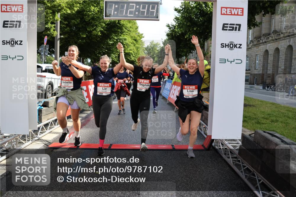 14.06.2026 - REWE Women's Run Strokosch-Dieckow http://msf.ph/oto/9787102 14.06.2026 10:13:06 Ziel 10125, 10145, 10146, 10147, 10148, 10408, 10537, 10571, 10587, 10916 meine-sportfotos.de