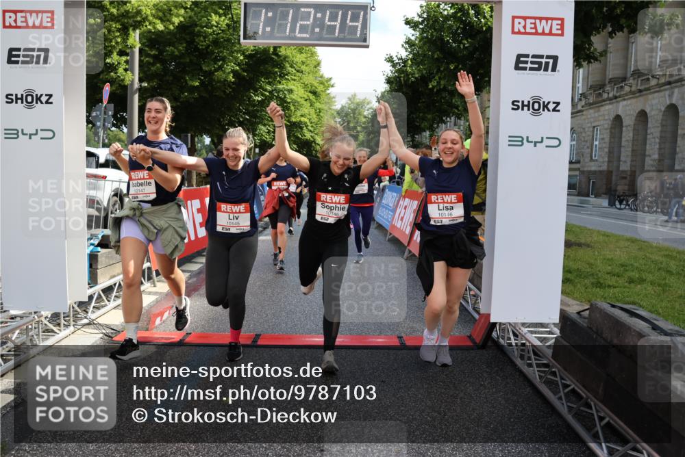 14.06.2026 - REWE Women's Run Strokosch-Dieckow http://msf.ph/oto/9787103 14.06.2026 10:13:06 Ziel 10125, 10145, 10146, 10147, 10148, 10408, 10537, 10571, 10587, 10916 meine-sportfotos.de