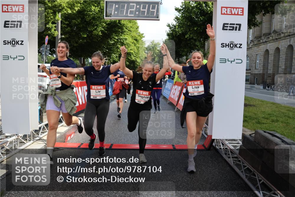 14.06.2026 - REWE Women's Run Strokosch-Dieckow http://msf.ph/oto/9787104 14.06.2026 10:13:06 Ziel 10125, 10145, 10146, 10147, 10148, 10408, 10537, 10571, 10587, 10916 meine-sportfotos.de