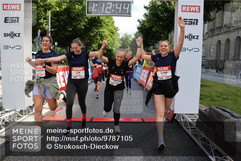 14.06.2026 - REWE Women's Run Strokosch-Dieckow http://msf.ph/oto/9787105 14.06.2026 10:13:06 Ziel 10125, 10145, 10146, 10147, 10148, 10408, 10537, 10571, 10587, 10916 meine-sportfotos.de