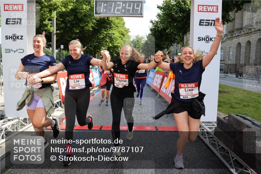 14.06.2026 - REWE Women's Run Strokosch-Dieckow http://msf.ph/oto/9787107 14.06.2026 10:13:06 Ziel 10125, 10145, 10146, 10147, 10148, 10408, 10537, 10571, 10587, 10916 meine-sportfotos.de