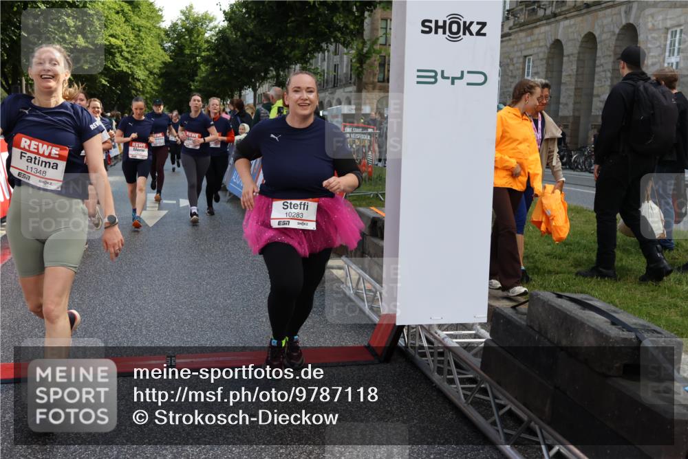 14.06.2026 - REWE Women's Run Strokosch-Dieckow http://msf.ph/oto/9787118 14.06.2026 10:13:14 Ziel 10125, 10145, 10146, 10147, 10148, 10283, 10362, 10408, 10502, 10537, 10571, 10695, 11143, 11166, 11348, 11420, 11437 meine-sportfotos.de