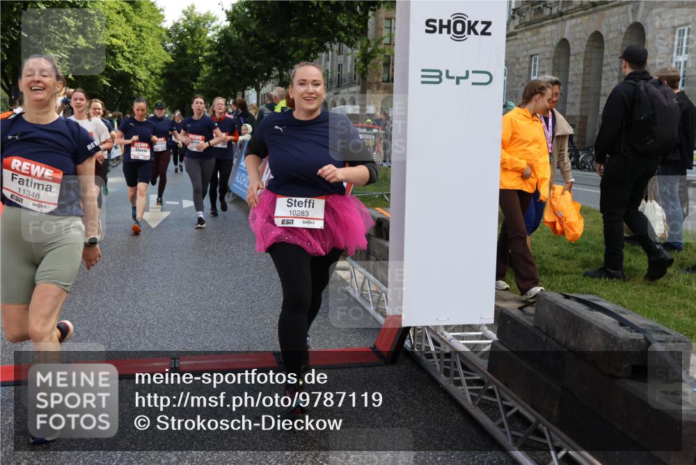 14.06.2026 - REWE Women's Run Strokosch-Dieckow http://msf.ph/oto/9787119 14.06.2026 10:13:14 Ziel 10125, 10145, 10146, 10147, 10148, 10283, 10362, 10408, 10502, 10537, 10571, 10695, 11143, 11166, 11348, 11420, 11437 meine-sportfotos.de