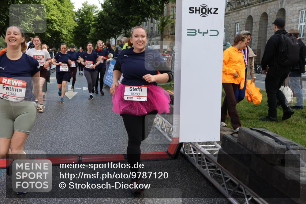 14.06.2026 - REWE Women's Run Strokosch-Dieckow http://msf.ph/oto/9787120 14.06.2026 10:13:14 Ziel 10125, 10145, 10146, 10147, 10148, 10283, 10362, 10408, 10502, 10537, 10571, 10695, 11143, 11166, 11348, 11420, 11437 meine-sportfotos.de