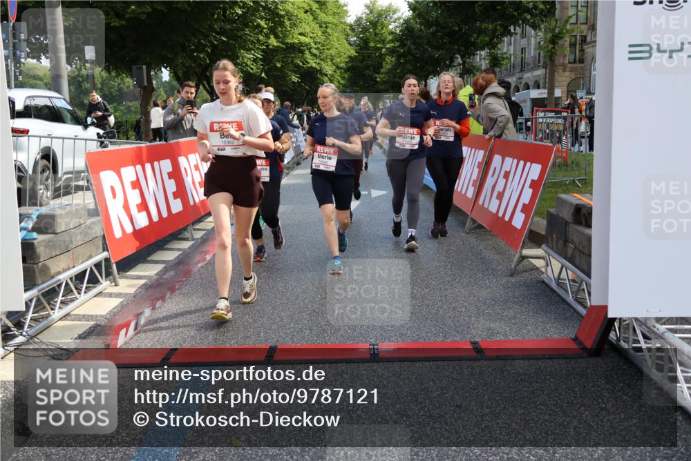 14.06.2026 - REWE Women's Run Strokosch-Dieckow http://msf.ph/oto/9787121 14.06.2026 10:13:15 Ziel 10125, 10283, 10362, 10408, 10502, 10537, 10571, 10695, 11113, 11143, 11166, 11340, 11348, 11420, 11437 meine-sportfotos.de