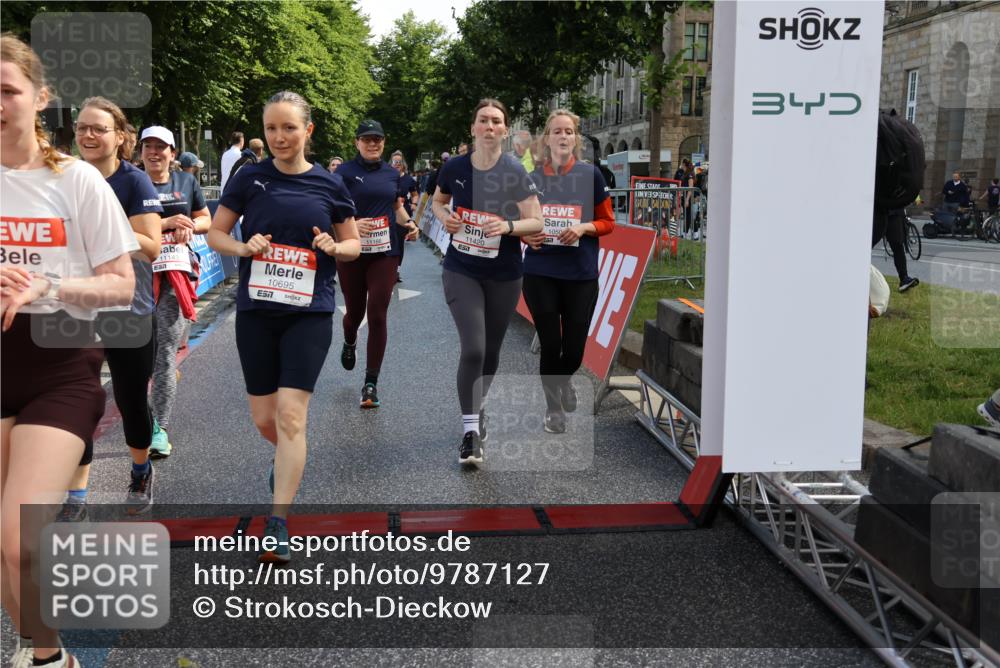 14.06.2026 - REWE Women's Run Strokosch-Dieckow http://msf.ph/oto/9787127 14.06.2026 10:13:16 Ziel 10283, 10362, 10502, 10537, 10571, 10695, 11113, 11143, 11166, 11340, 11348, 11420, 11437 meine-sportfotos.de
