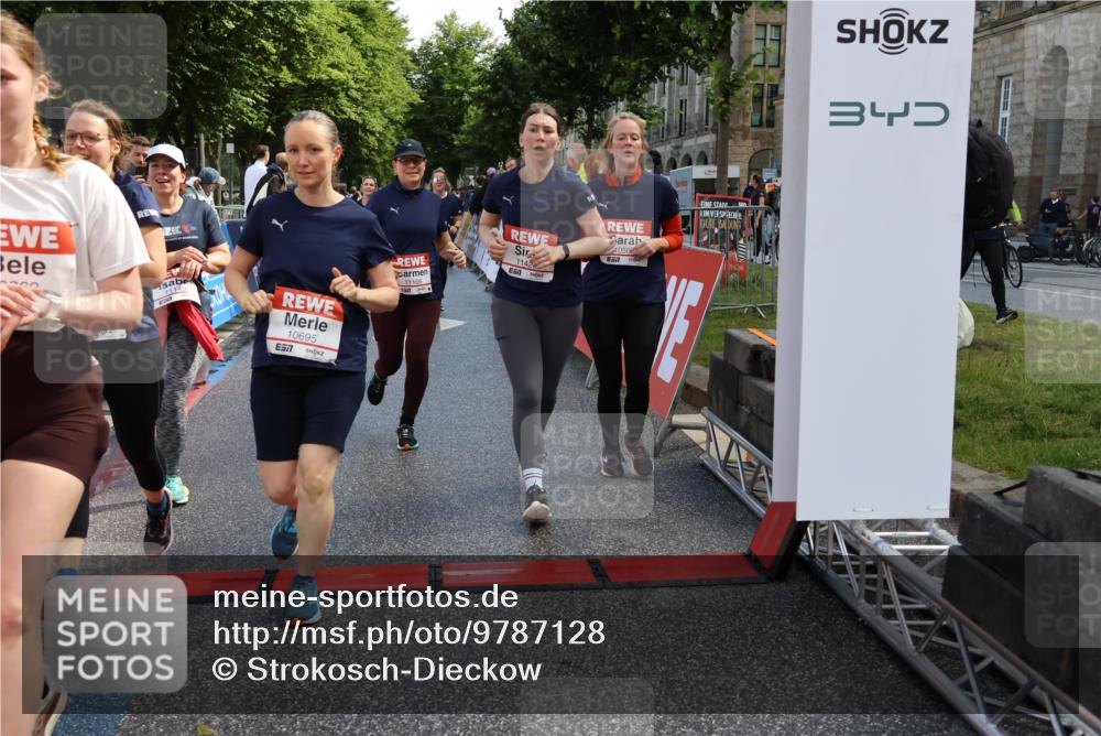 14.06.2026 - REWE Women's Run Strokosch-Dieckow http://msf.ph/oto/9787128 14.06.2026 10:13:16 Ziel 10283, 10362, 10502, 10537, 10571, 10695, 11113, 11143, 11166, 11340, 11348, 11420, 11437 meine-sportfotos.de
