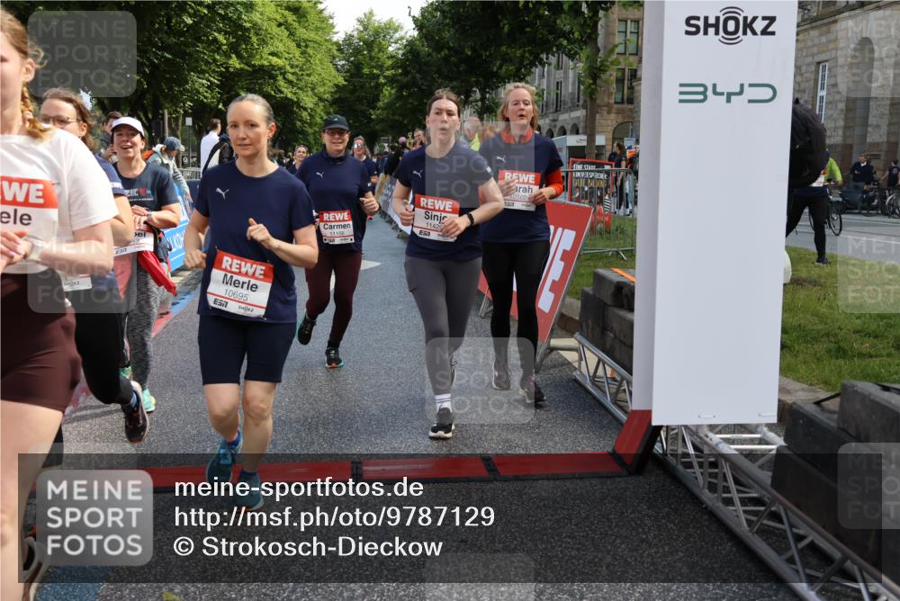 14.06.2026 - REWE Women's Run Strokosch-Dieckow http://msf.ph/oto/9787129 14.06.2026 10:13:16 Ziel 10283, 10362, 10502, 10537, 10571, 10695, 11113, 11143, 11166, 11340, 11348, 11420, 11437 meine-sportfotos.de
