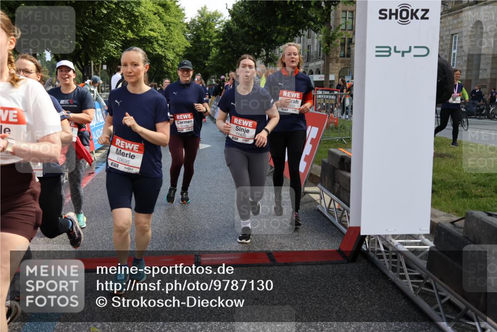 14.06.2026 - REWE Women's Run Strokosch-Dieckow http://msf.ph/oto/9787130 14.06.2026 10:13:16 Ziel 10283, 10362, 10502, 10537, 10571, 10695, 11113, 11143, 11166, 11340, 11348, 11420, 11437 meine-sportfotos.de