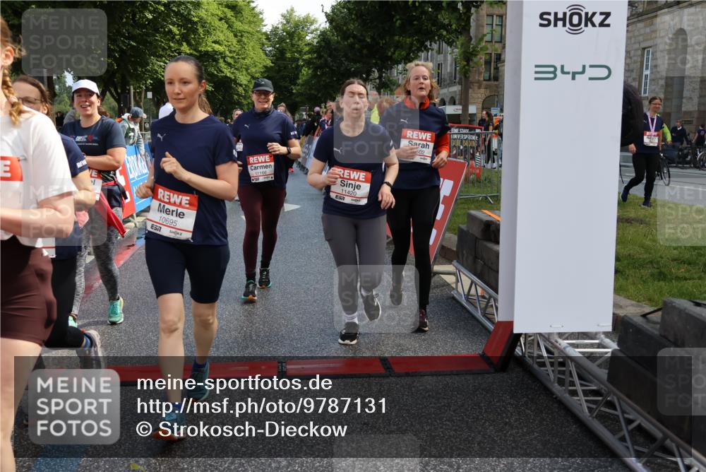 14.06.2026 - REWE Women's Run Strokosch-Dieckow http://msf.ph/oto/9787131 14.06.2026 10:13:16 Ziel 10283, 10362, 10502, 10537, 10571, 10695, 11113, 11143, 11166, 11340, 11348, 11420, 11437 meine-sportfotos.de