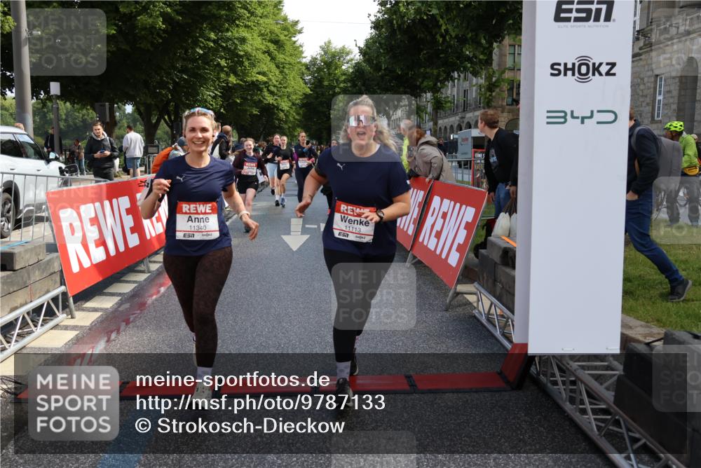 14.06.2026 - REWE Women's Run Strokosch-Dieckow http://msf.ph/oto/9787133 14.06.2026 10:13:19 Ziel 10186, 10283, 10297, 10362, 10366, 10502, 10695, 10887, 11113, 11143, 11166, 11282, 11340, 11348, 11420, 11437 meine-sportfotos.de