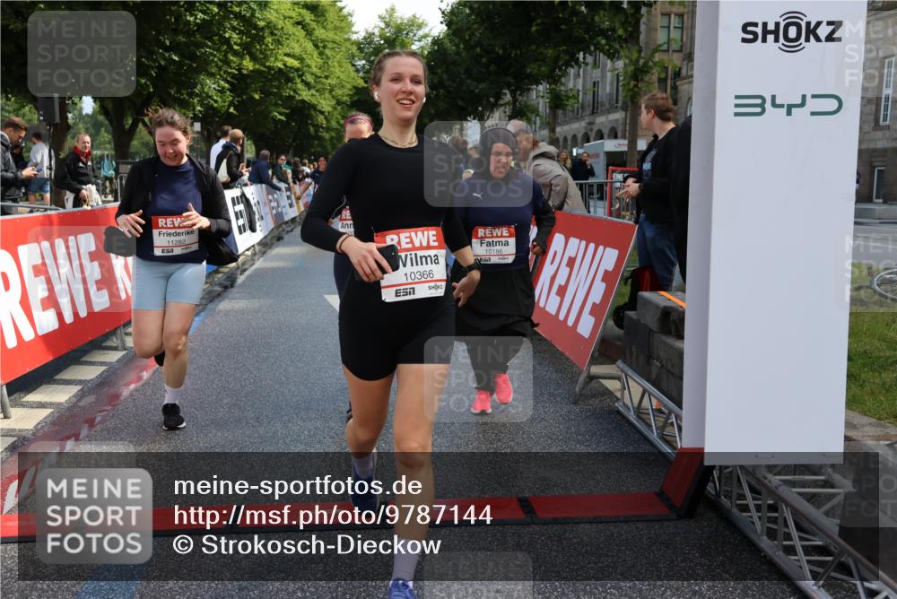 14.06.2026 - REWE Women's Run Strokosch-Dieckow http://msf.ph/oto/9787144 14.06.2026 10:13:23 Ziel 10186, 10297, 10362, 10366, 10502, 10695, 10887, 11113, 11143, 11166, 11282, 11340, 11420, 11437 meine-sportfotos.de