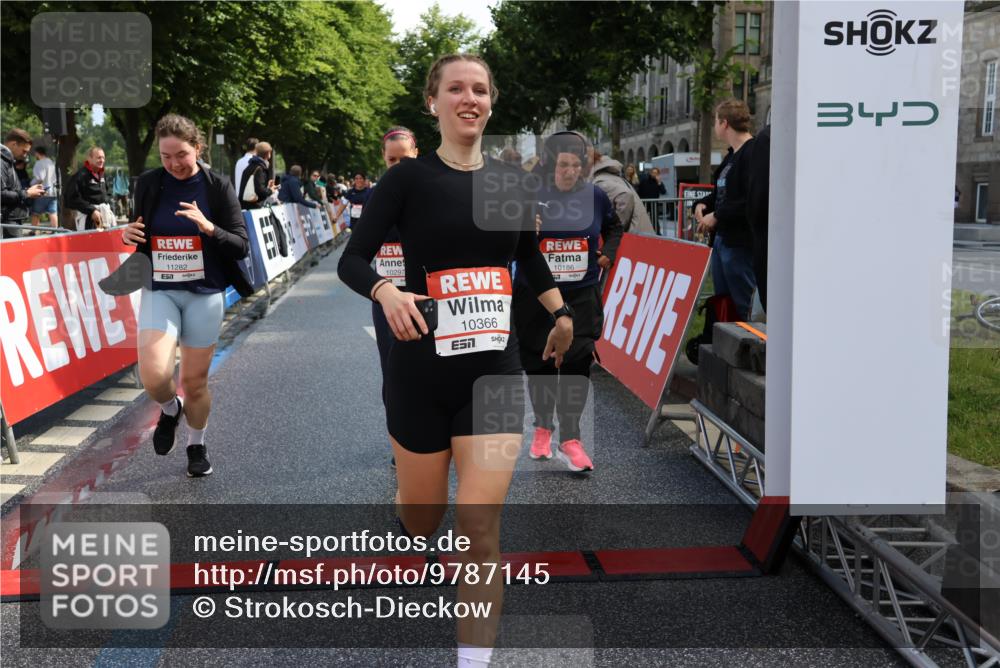 14.06.2026 - REWE Women's Run Strokosch-Dieckow http://msf.ph/oto/9787145 14.06.2026 10:13:23 Ziel 10186, 10297, 10362, 10366, 10502, 10695, 10887, 11113, 11143, 11166, 11282, 11340, 11420, 11437 meine-sportfotos.de