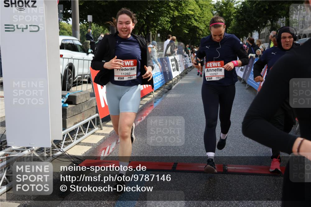 14.06.2026 - REWE Women's Run Strokosch-Dieckow http://msf.ph/oto/9787146 14.06.2026 10:13:24 Ziel 10186, 10297, 10366, 10502, 10695, 10887, 11113, 11143, 11166, 11282, 11340, 11420 meine-sportfotos.de