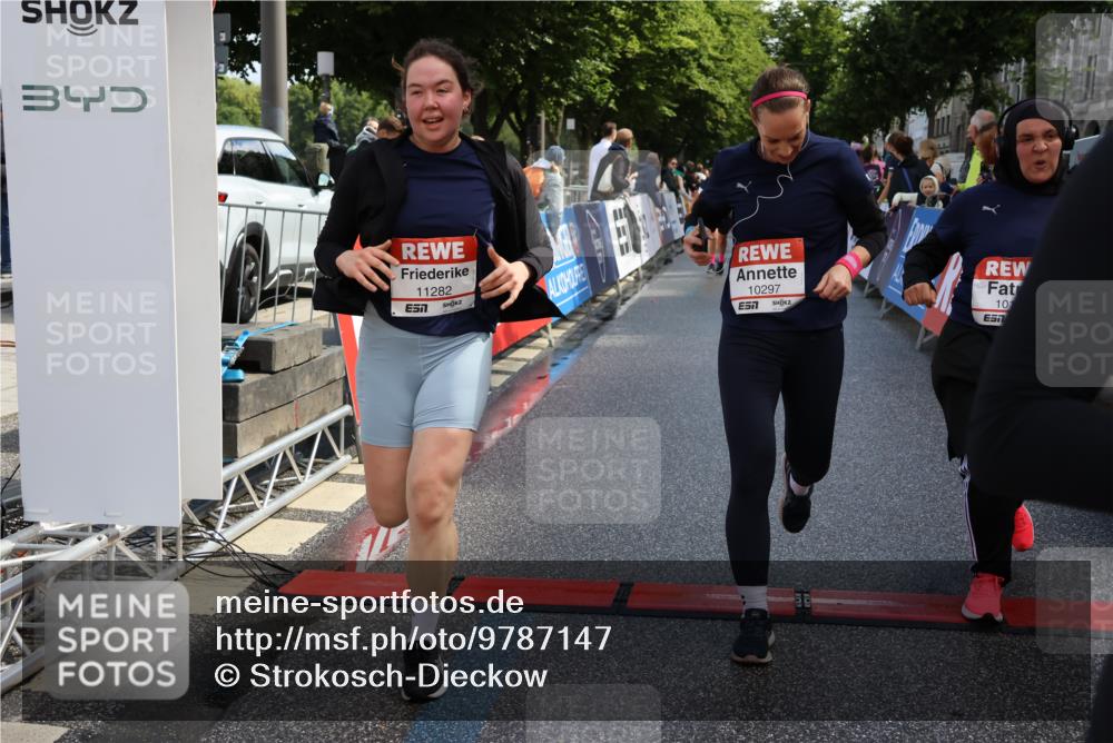 14.06.2026 - REWE Women's Run Strokosch-Dieckow http://msf.ph/oto/9787147 14.06.2026 10:13:24 Ziel 10186, 10297, 10366, 10502, 10695, 10887, 11113, 11143, 11166, 11282, 11340, 11420 meine-sportfotos.de