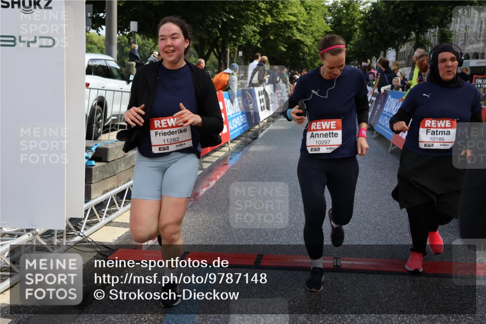14.06.2026 - REWE Women's Run Strokosch-Dieckow http://msf.ph/oto/9787148 14.06.2026 10:13:24 Ziel 10186, 10297, 10366, 10502, 10695, 10887, 11113, 11143, 11166, 11282, 11340, 11420 meine-sportfotos.de
