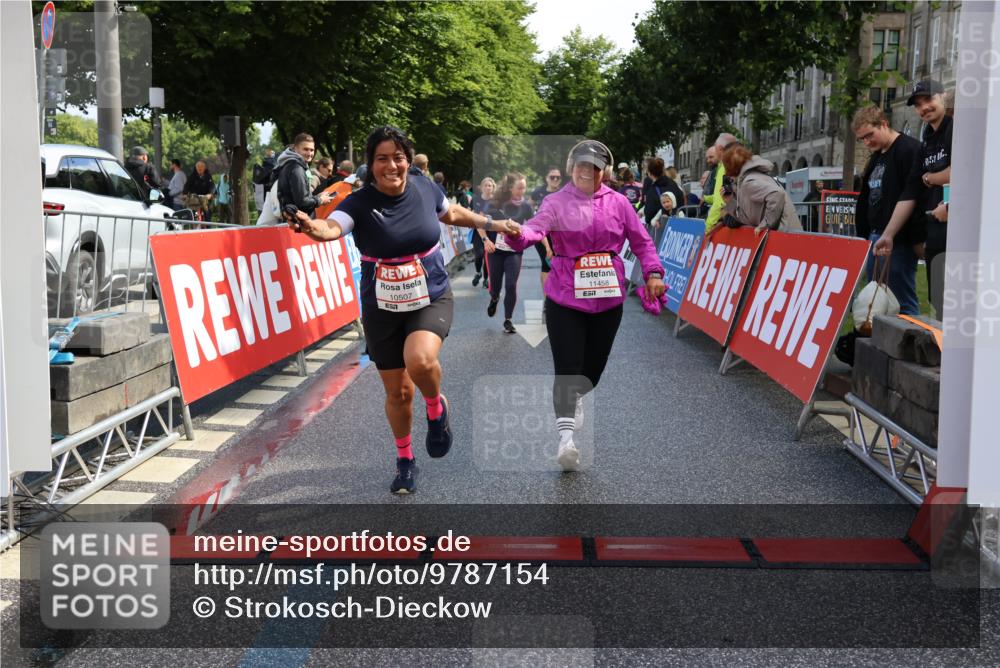 14.06.2026 - REWE Women's Run Strokosch-Dieckow http://msf.ph/oto/9787154 14.06.2026 10:13:29 Ziel 10186, 10297, 10366, 10507, 10887, 10948, 11257, 11282, 11362, 11458 meine-sportfotos.de