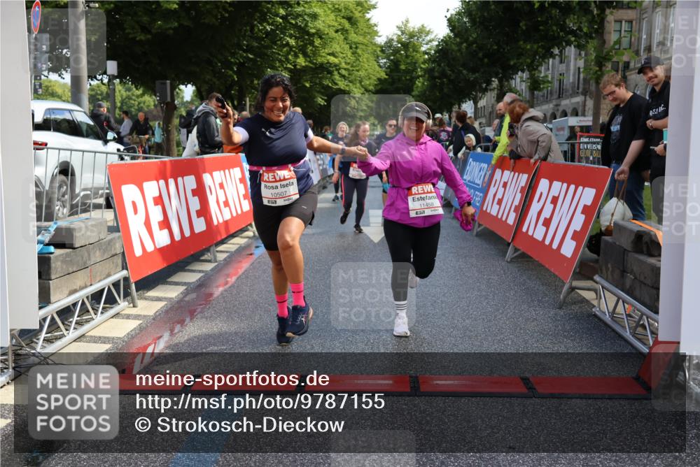 14.06.2026 - REWE Women's Run Strokosch-Dieckow http://msf.ph/oto/9787155 14.06.2026 10:13:29 Ziel 10186, 10297, 10366, 10507, 10887, 10948, 11257, 11282, 11362, 11458 meine-sportfotos.de