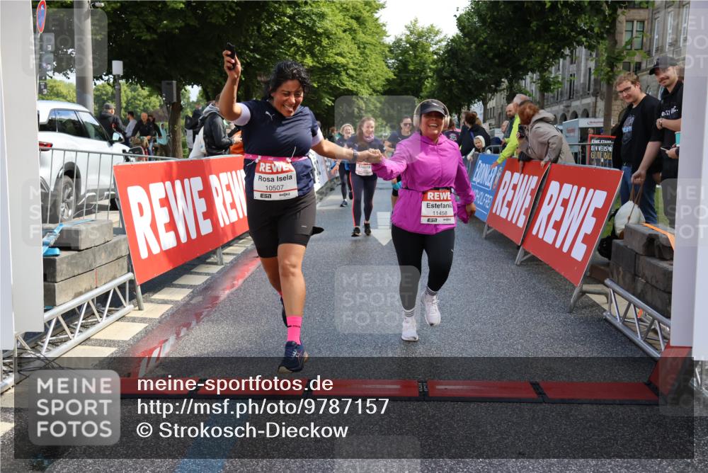 14.06.2026 - REWE Women's Run Strokosch-Dieckow http://msf.ph/oto/9787157 14.06.2026 10:13:29 Ziel 10186, 10297, 10366, 10507, 10887, 10948, 11257, 11282, 11362, 11458 meine-sportfotos.de