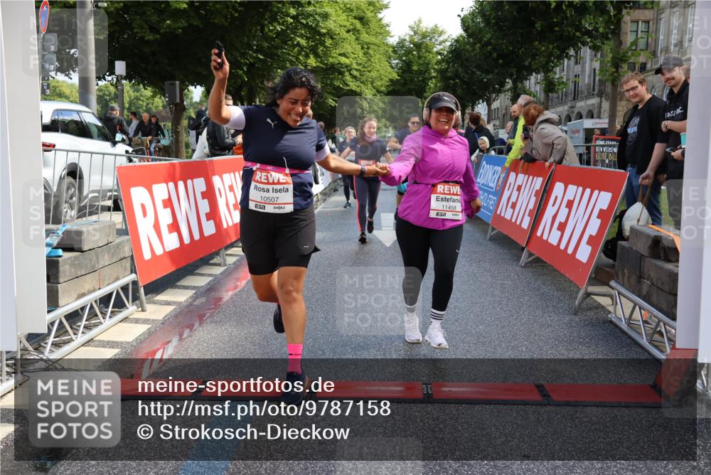 14.06.2026 - REWE Women's Run Strokosch-Dieckow http://msf.ph/oto/9787158 14.06.2026 10:13:29 Ziel 10186, 10297, 10366, 10507, 10887, 10948, 11257, 11282, 11362, 11458 meine-sportfotos.de